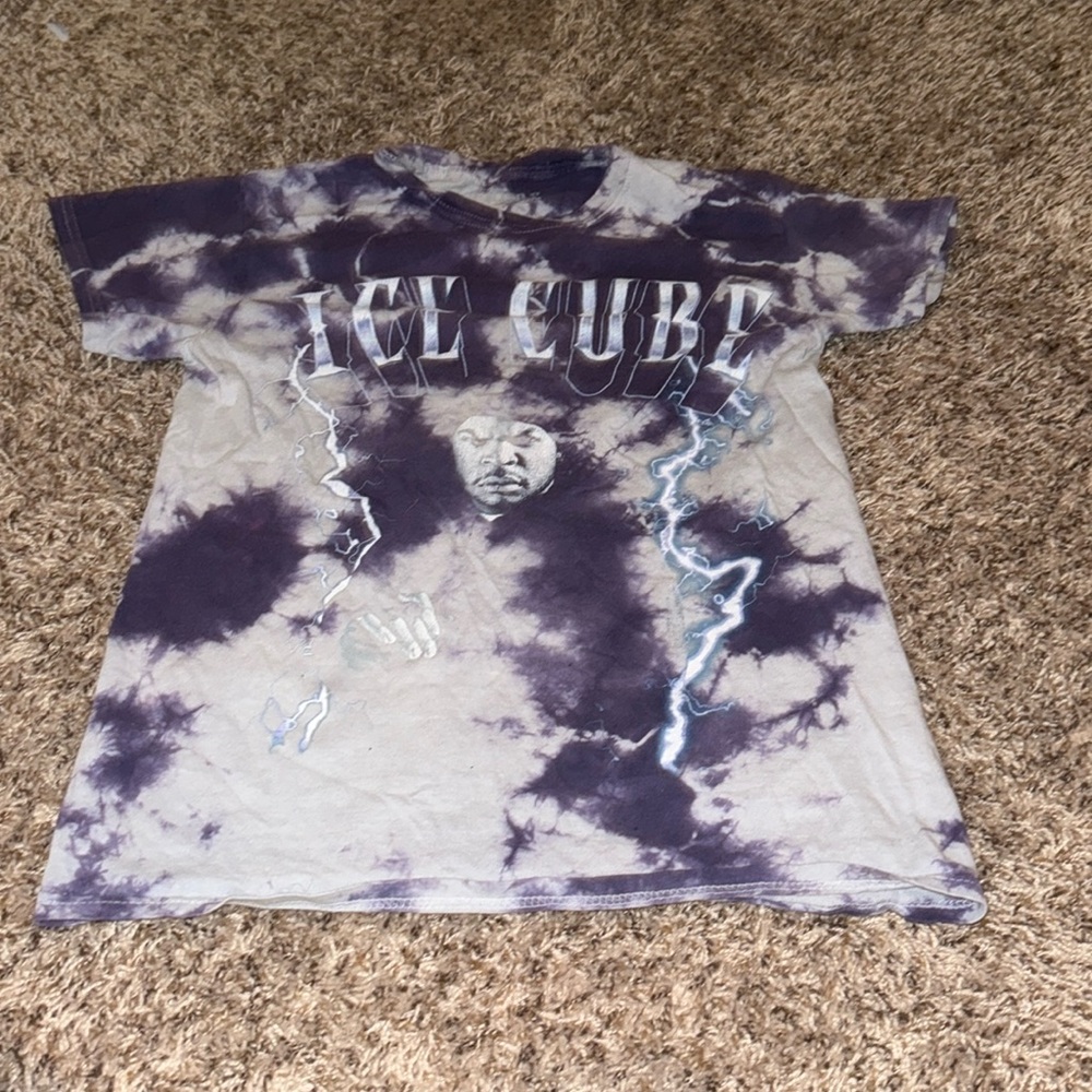 Graphic T